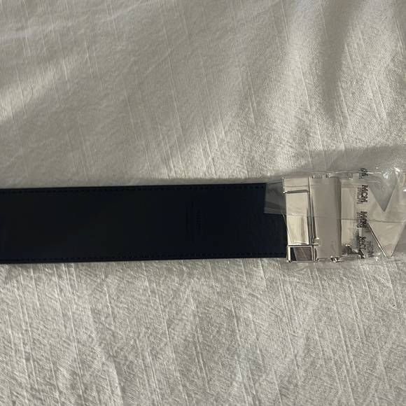 MCM black adjustable reversible belt new with tags - Picture 4 of 4